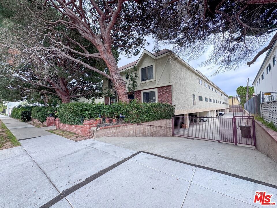 Property Photo: 2318 16th Street CA 90405