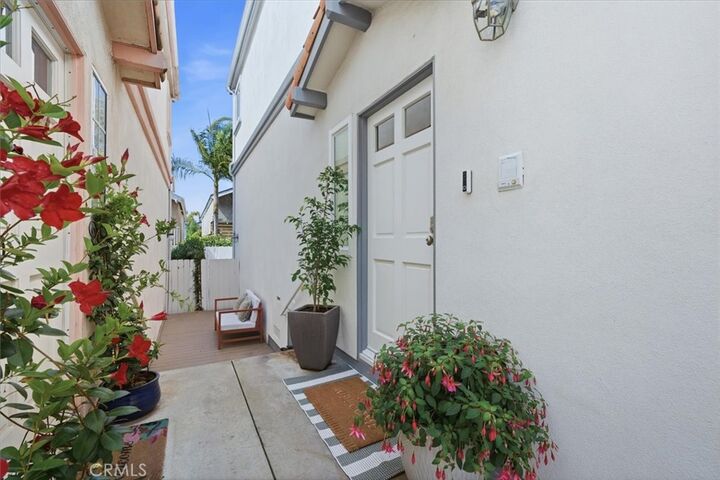 Property Photo:  1715 Morgan Lane  CA 90278 