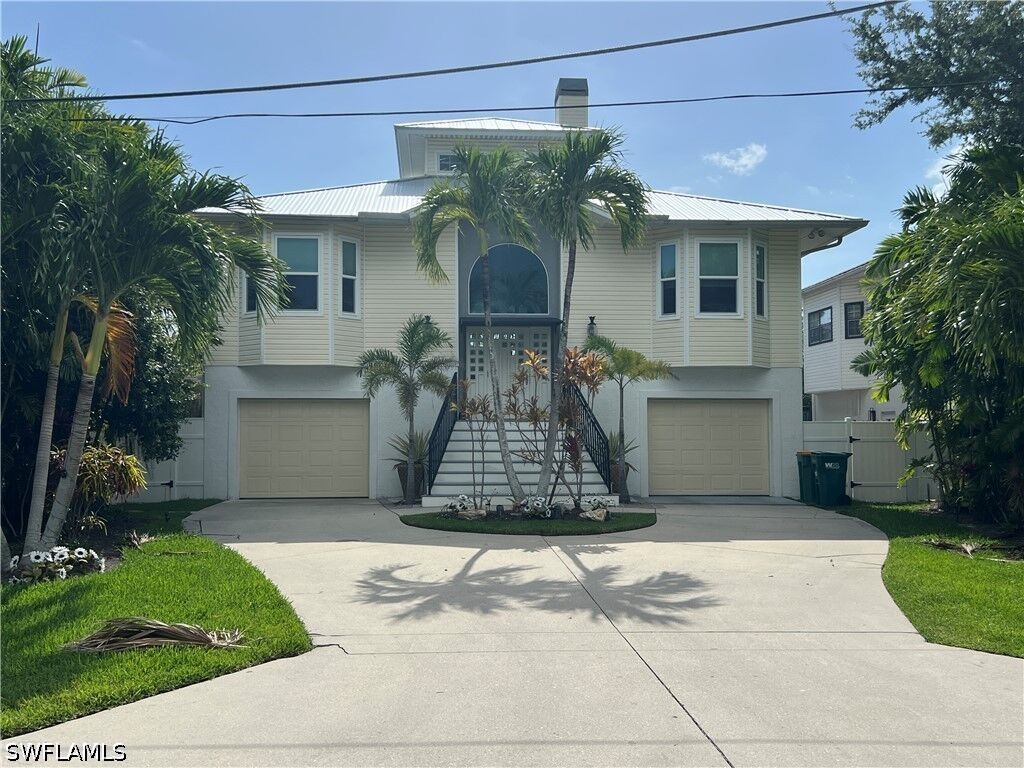 Property Photo:  2958 Poplar Street  FL 34112 