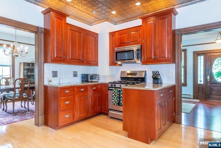 Property Photo:  66 Hillside Avenue  NJ 07432 