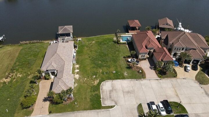 Property Photo: 1045/1051 S Marina Villa Drive LA 70461