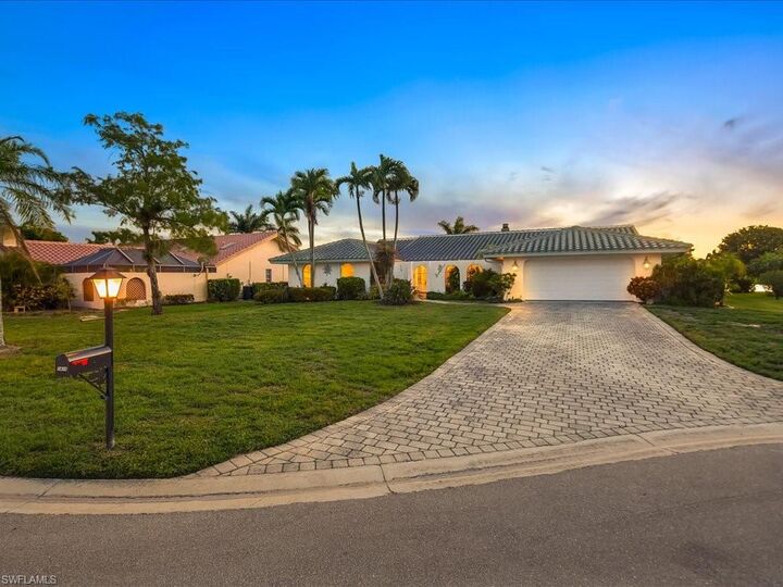Property Photo: 2428 Duchess Ct FL 34112