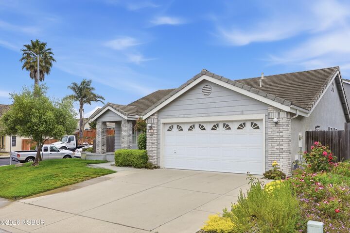 Property Photo: 3700 Corta Bella Way CA 93455
