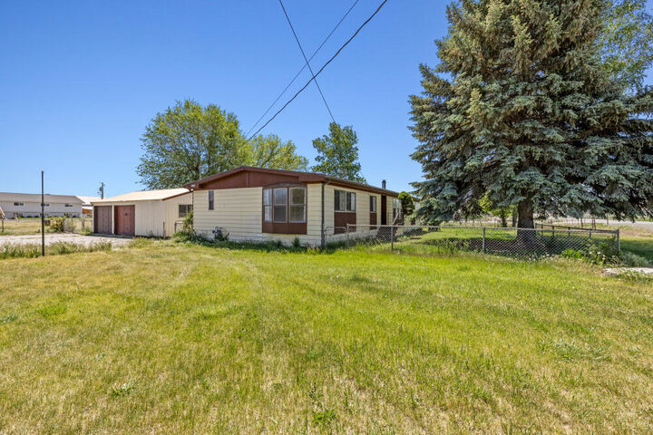 Property Photo: 31410 Union Street OR 97623