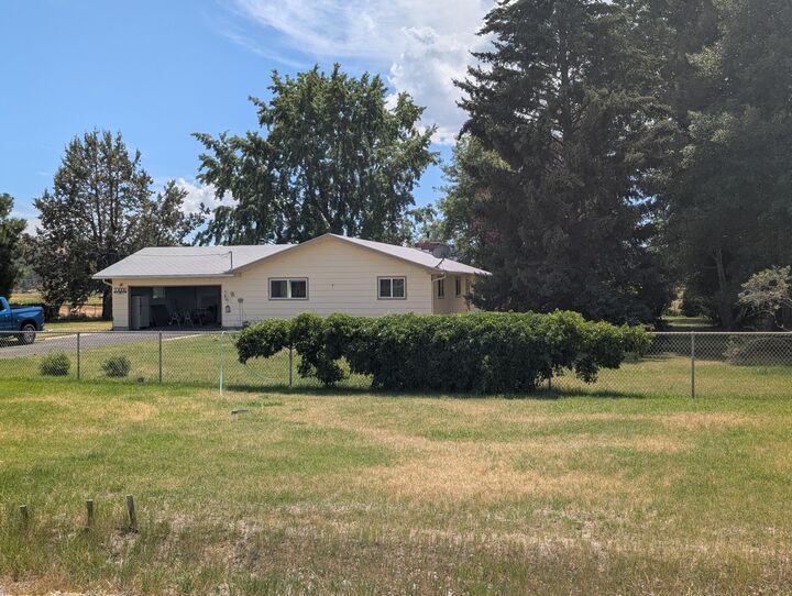 Property Photo:  33000 McCartie Lane  OR 97623 