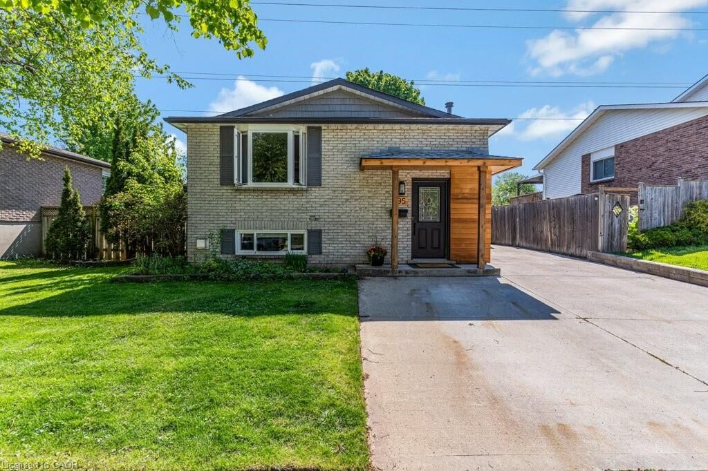 Property Photo: 95 Sugar Maple Street ON N2N 1Y5