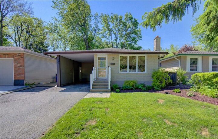 Property Photo: 527 Fallingbrook Drive ON N2L 4N2