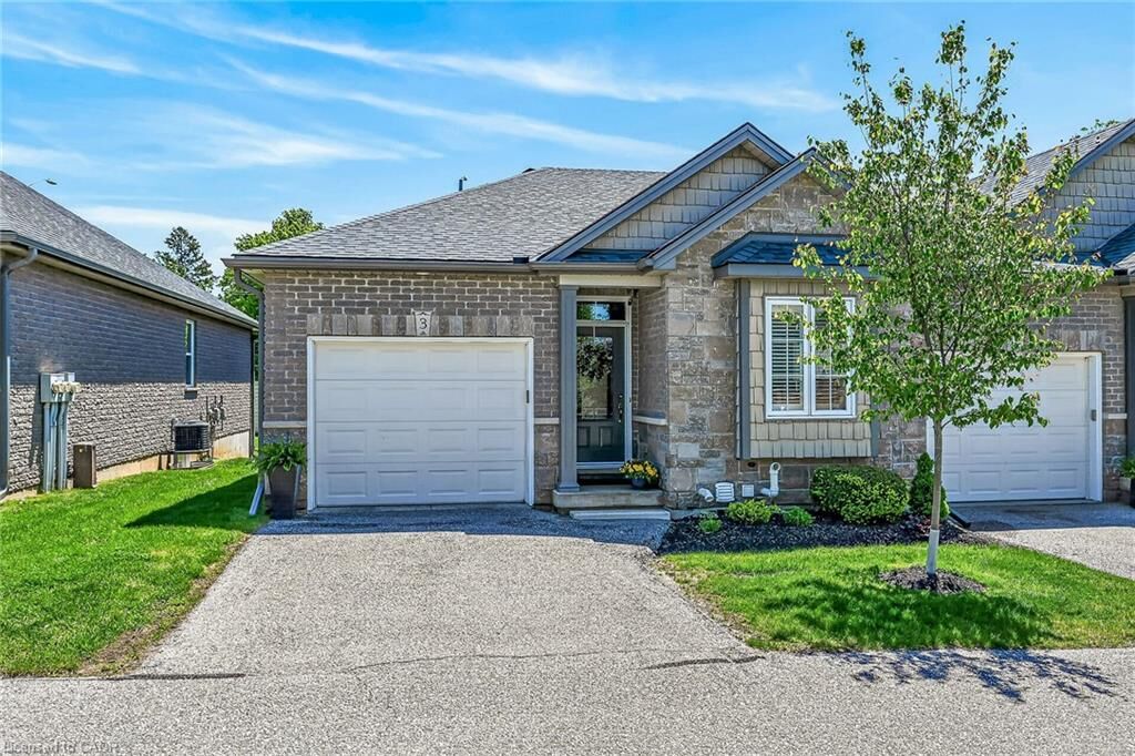Property Photo:  244 Dundas Street 3  ON N3L 0B4 