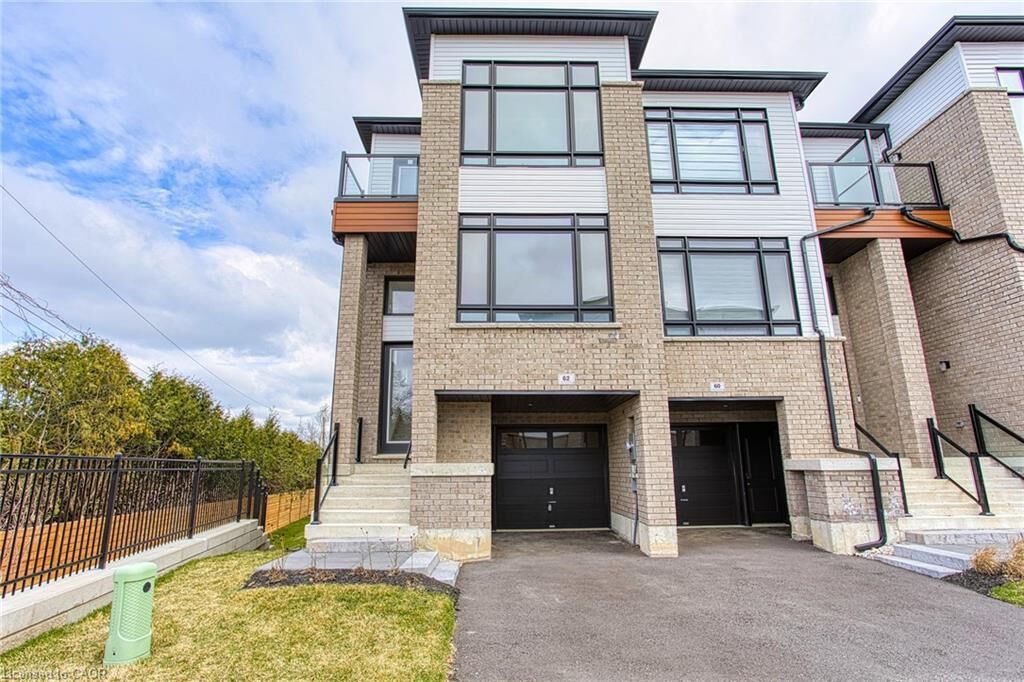 Property Photo:  62 Sidney Rose Common  ON L2T 0B3 