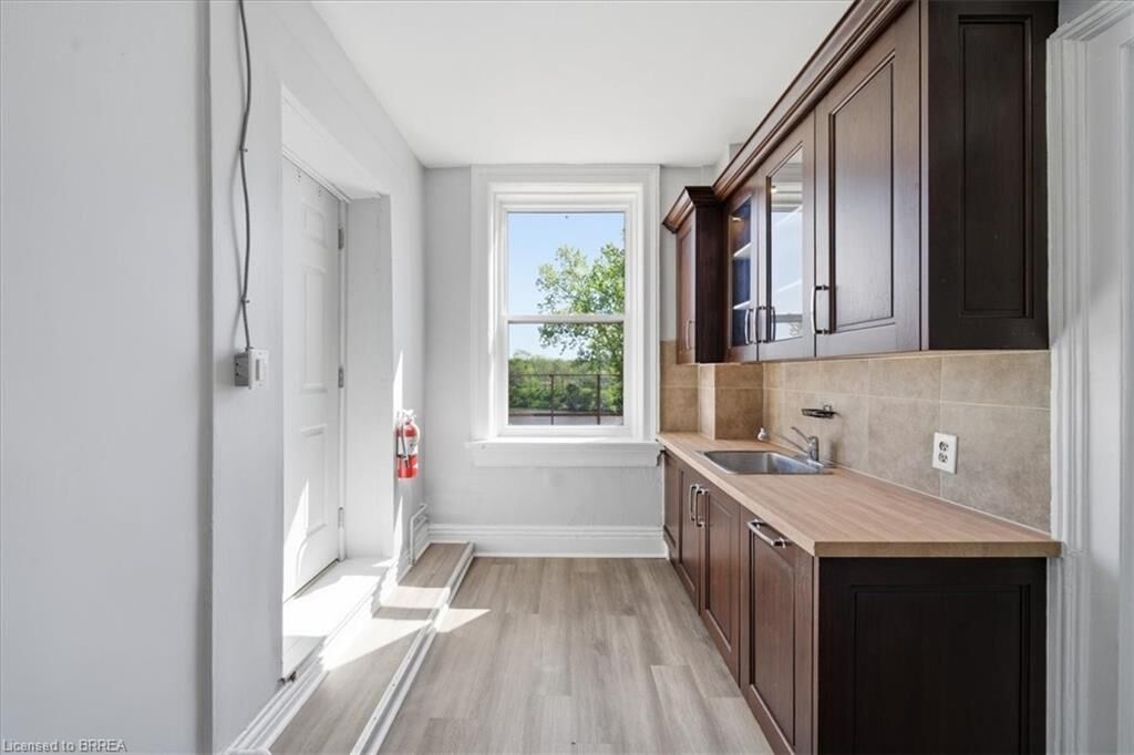 Property Photo:  117 Grand River Street N A  ON N3L 2M4 