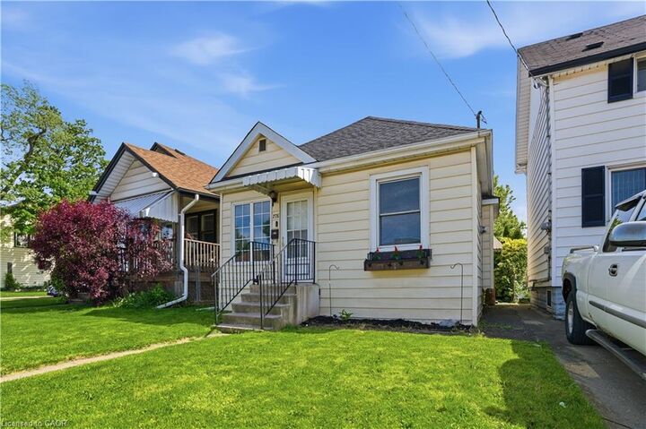 Property Photo:  276 Roxborough Avenue  ON L8H 1P7 
