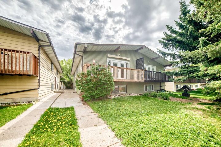 Property Photo: 112 Albert Street SE AB T4B 0R5