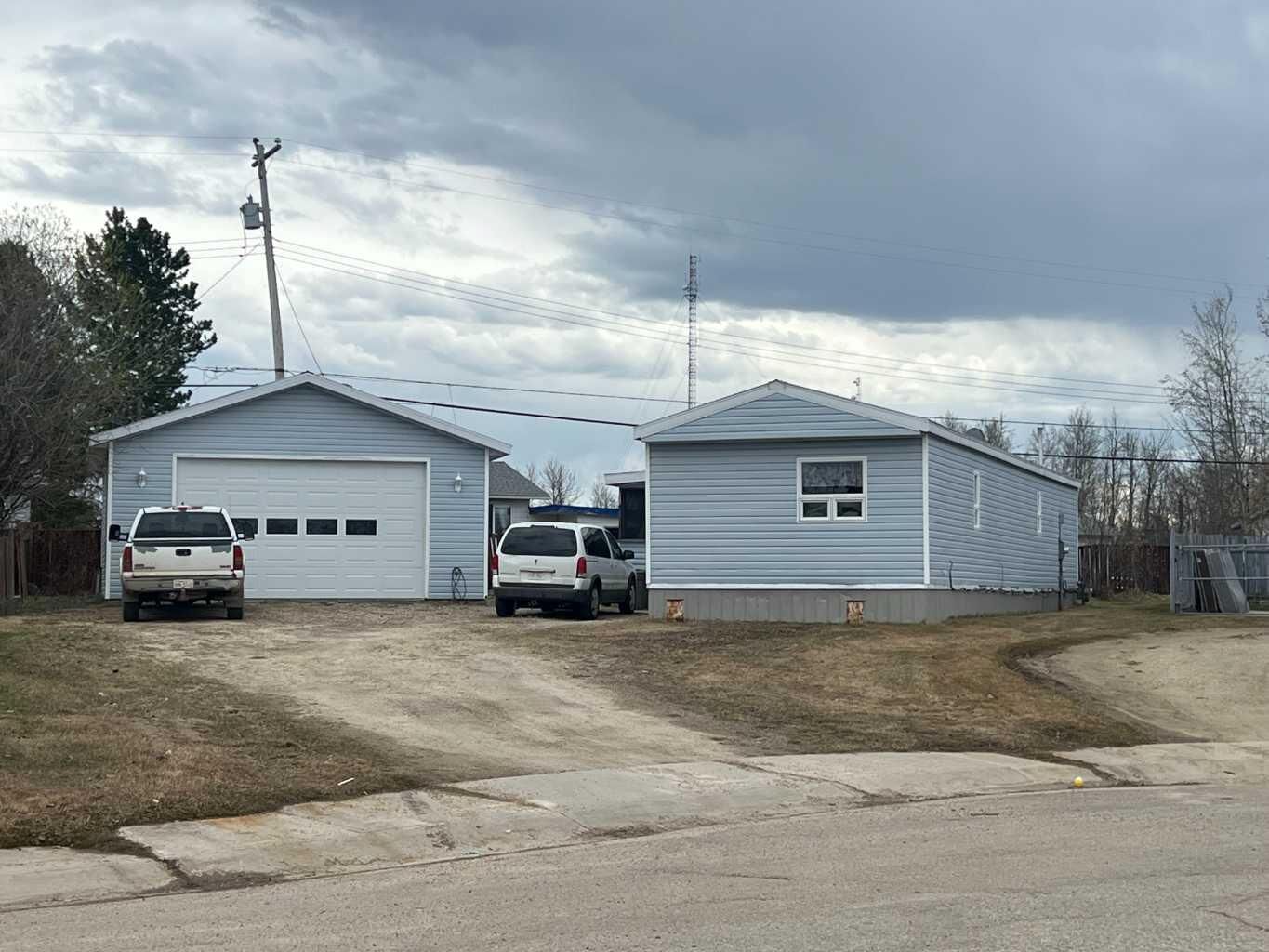 Property Photo: 403 9 Street AB T0H 1P0