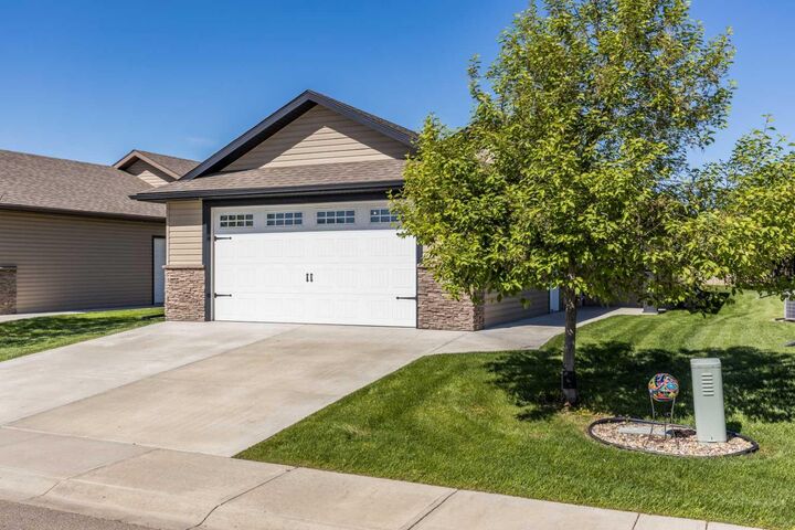 Property Photo:  16 Wheatland Drive SE  AB T1B 0M7 