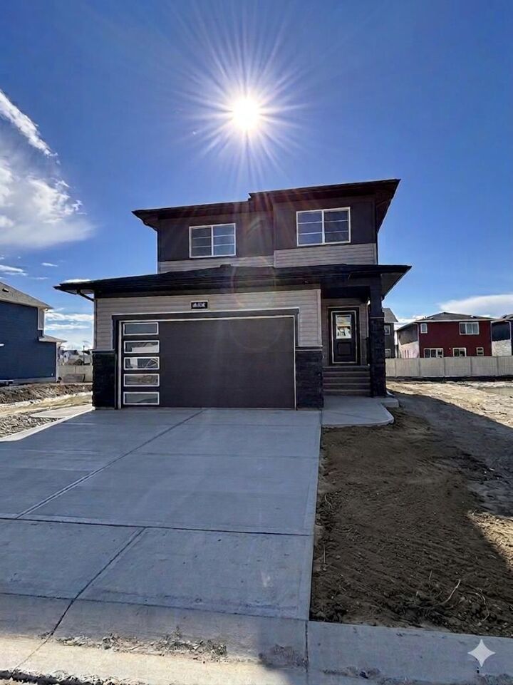 475 Baywater Green SW — photo 1
