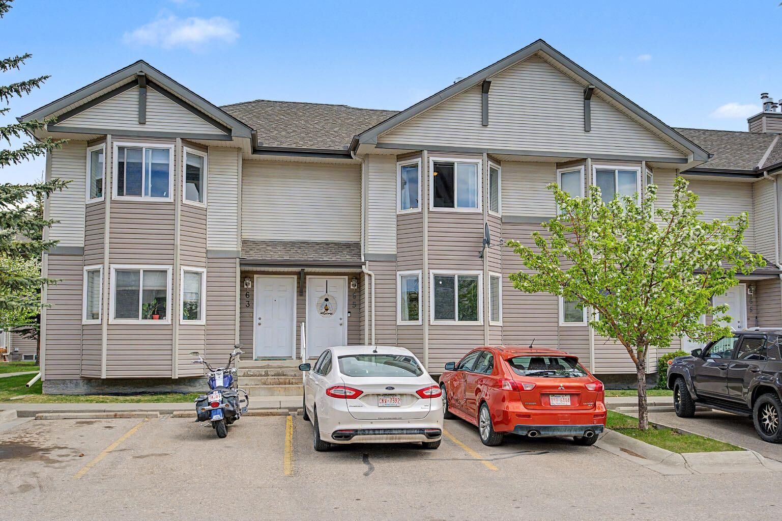 Property Photo:  65 Royal Birch Villas NW  AB T3G 5V2 