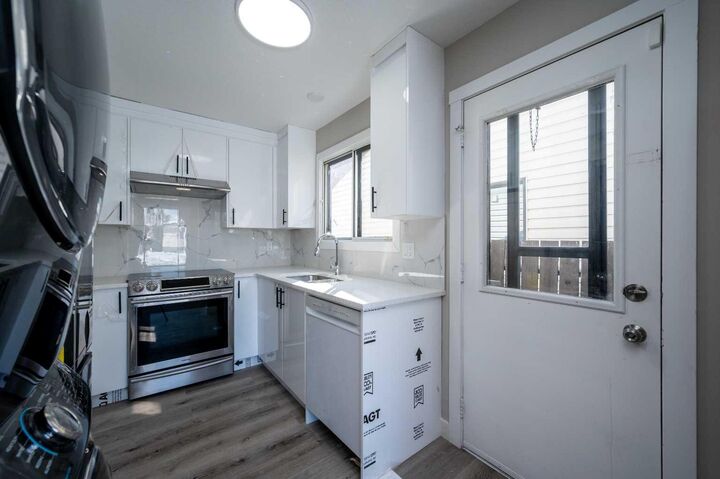 Property Photo:  255 Castleridge Drive NE  AB T3J 1P3 