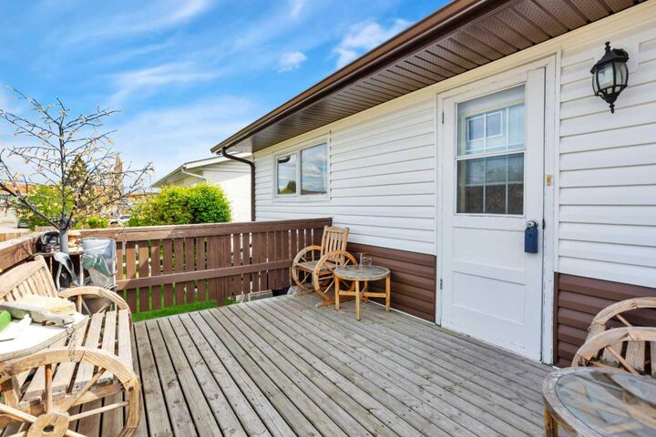 Property Photo: 4727 48 Street AB T4S 1M9