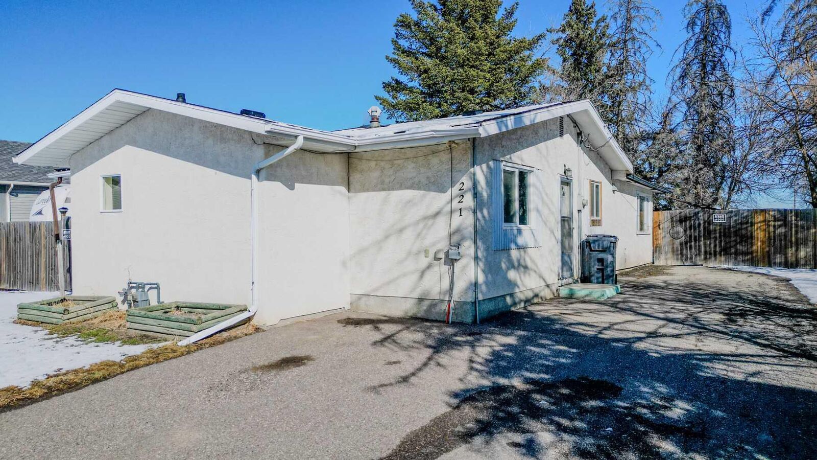 Property Photo:  221 N 250 E  AB T0K 2S0 