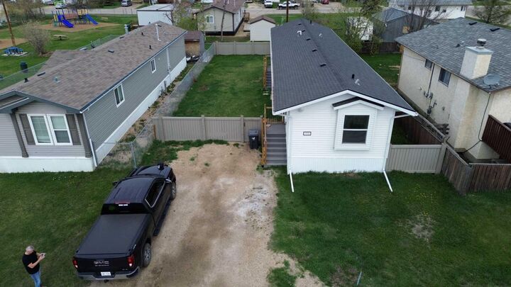 Property Photo: 9906 102 AB T8X 5A3