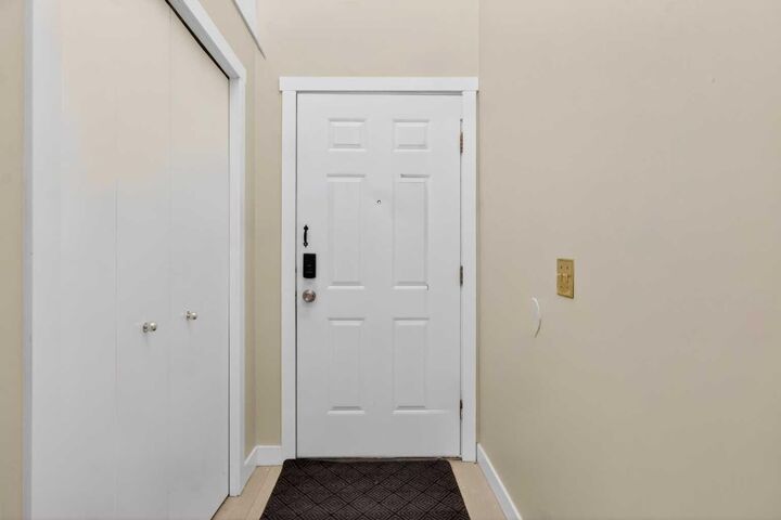 Property Photo:  252 Erin Woods Drive SE  AB T2B 3B9 