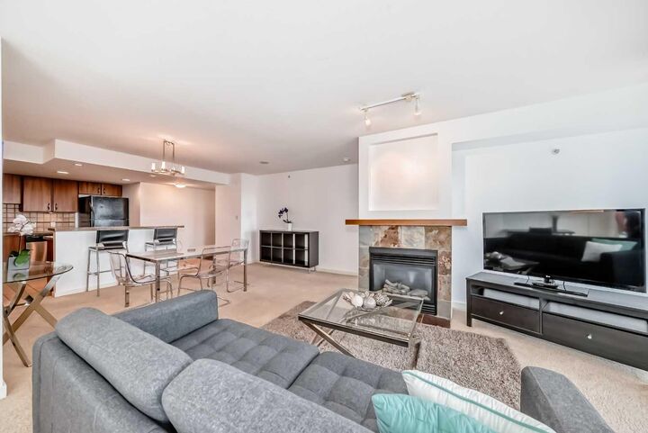 Property Photo: 1078 6 Avenue SW 1805 AB T2P 5N6