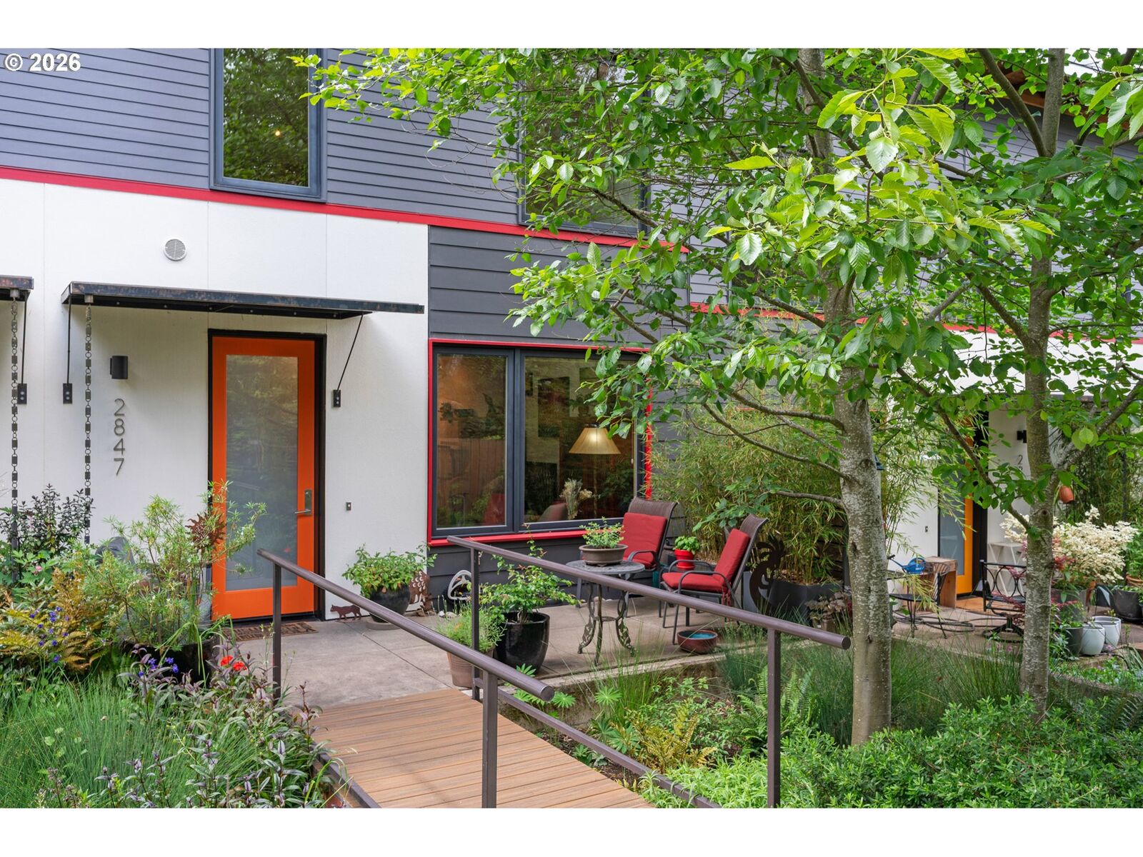 Property Photo:  2847 Friendly St  OR 97405 