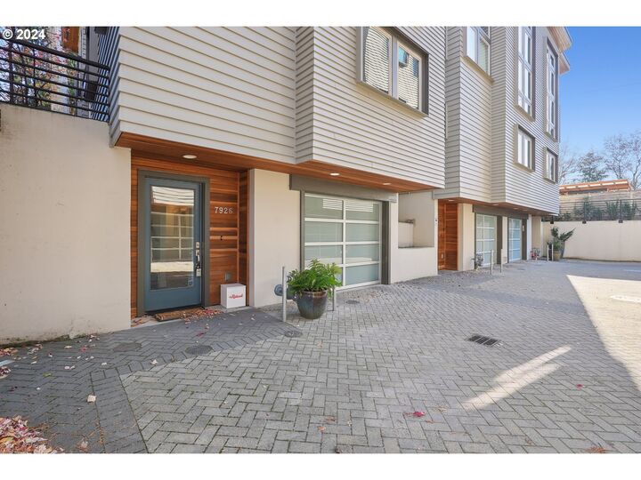Property Photo:  7926 SE 6th Ave  OR 97202 