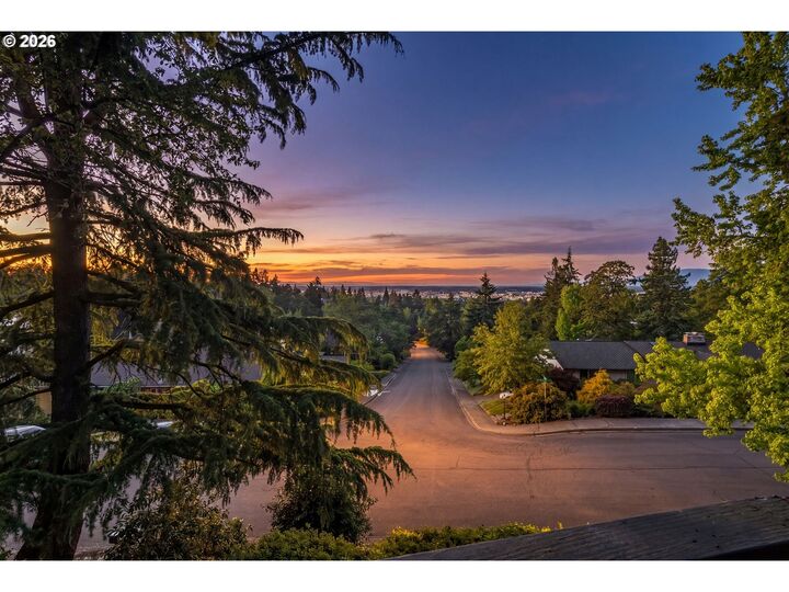 Property Photo:  2610 Highland Oaks Dr  OR 97405 