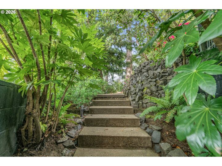 Property Photo:  2610 Highland Oaks Dr  OR 97405 
