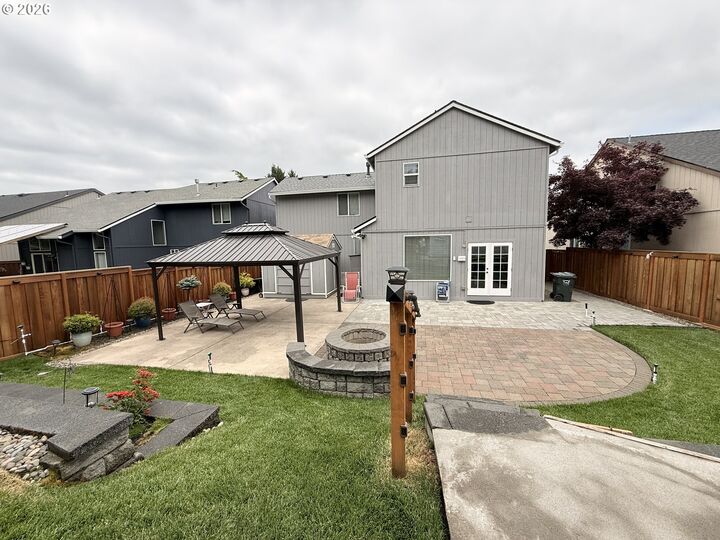 Property Photo: 1560 NE 87th Ave OR 97006