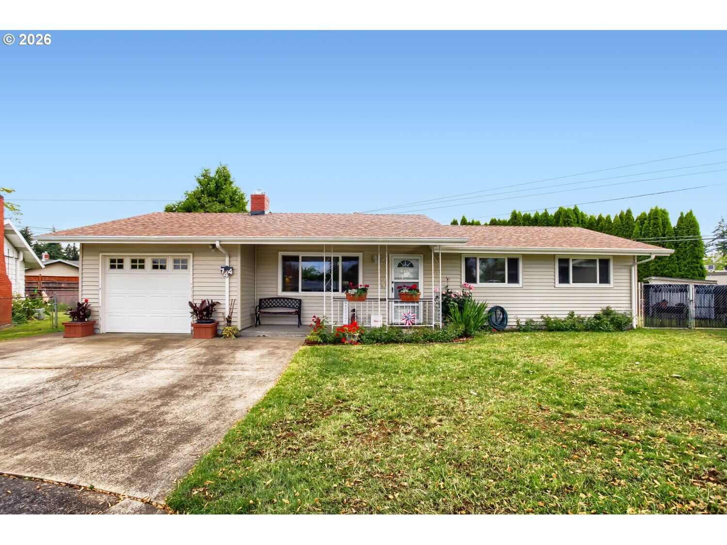Property Photo: 744 SE 170th Dr OR 97233