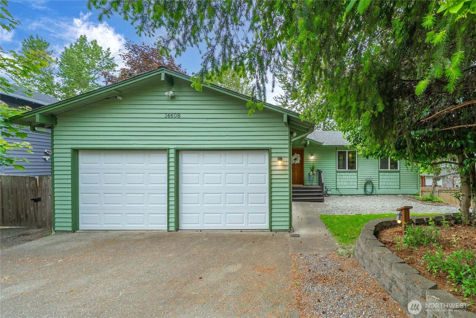 Property Photo: 14608 SE 274th Street WA 98042