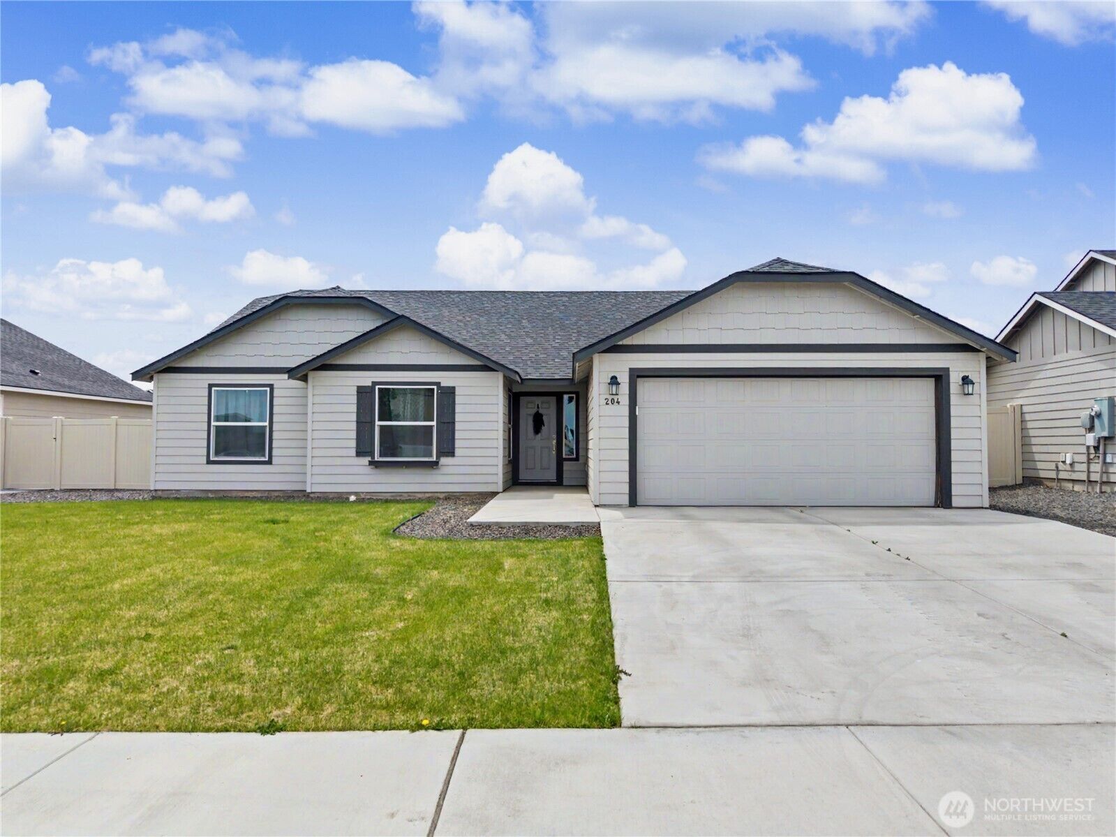 Property Photo: 204 Royal Palm Drive WA 98837