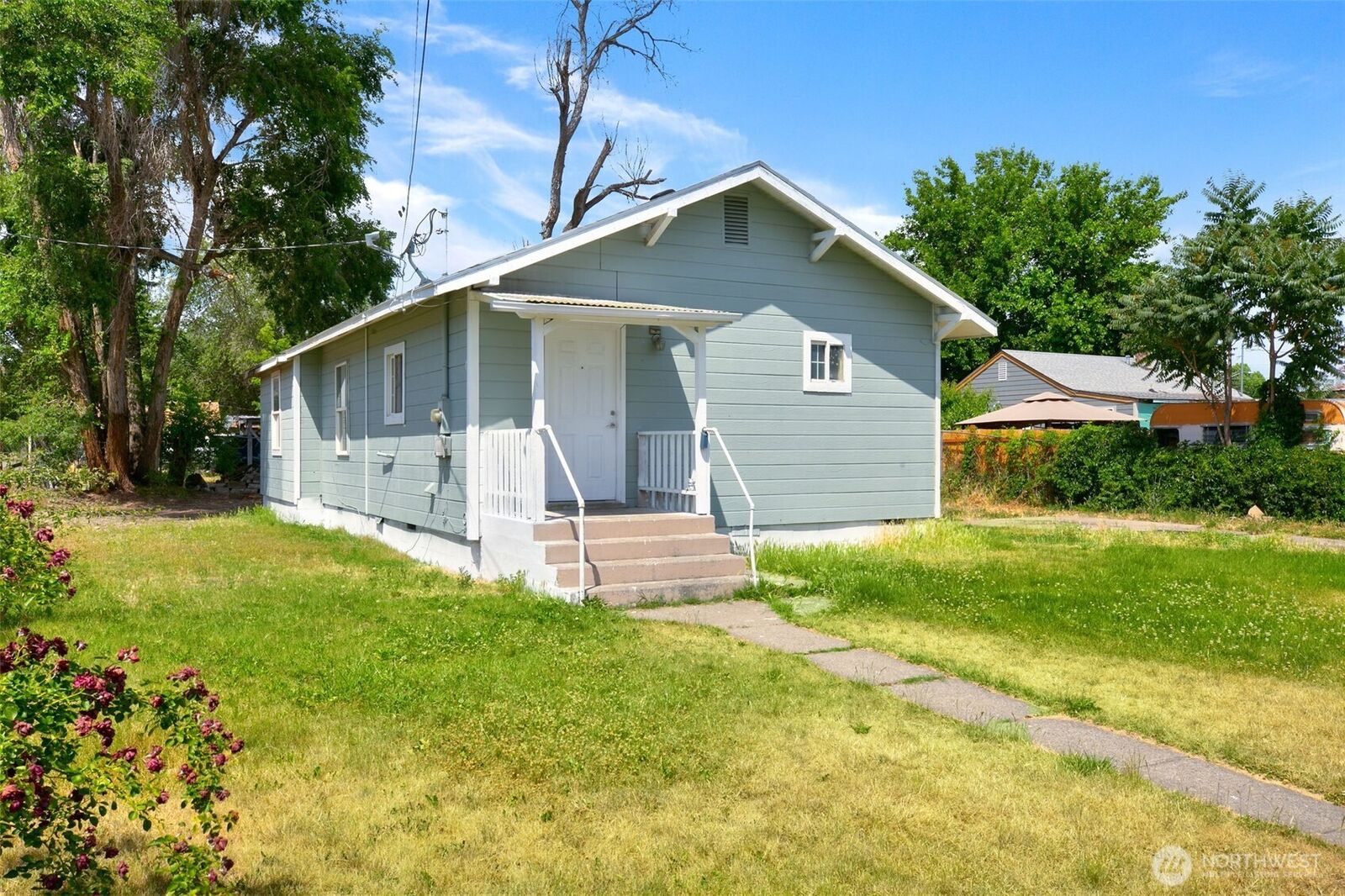 Property Photo: 10 S 10th Street WA 98901
