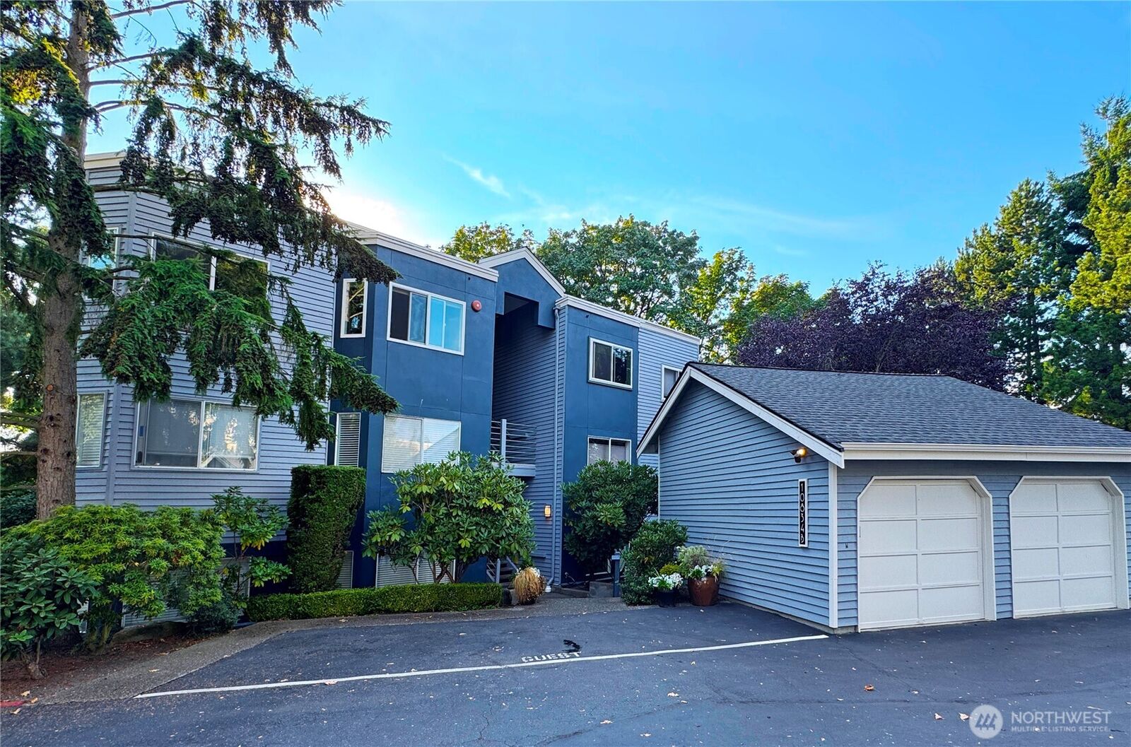 Property Photo:  10834 NE 68th Street B5  WA 98033 