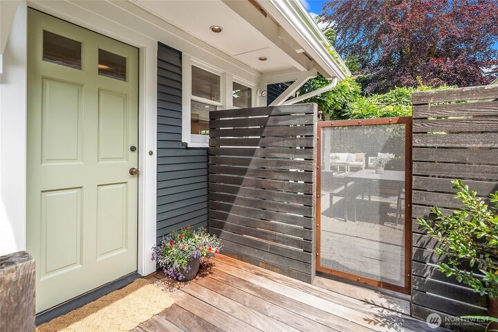 Property Photo:  6054  29th Avenue NE  WA 98115 