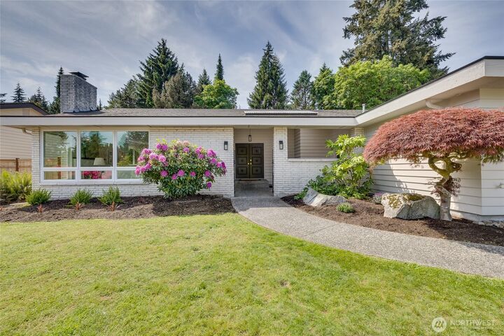 Property Photo:  9111 NE 192nd Place  WA 98011 