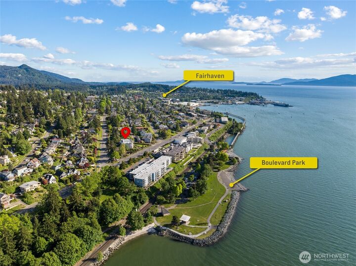Property Photo:  424  14th Street 101  WA 98225 