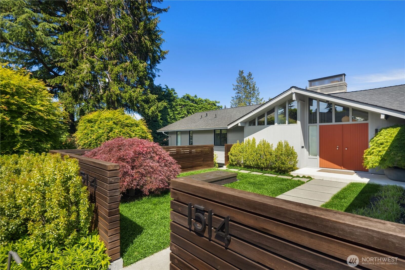Property Photo:  1514  Shenandoah Drive E  WA 98112 
