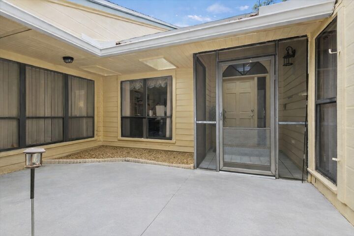 Property Photo: 6691 S Pine Court FL 33418