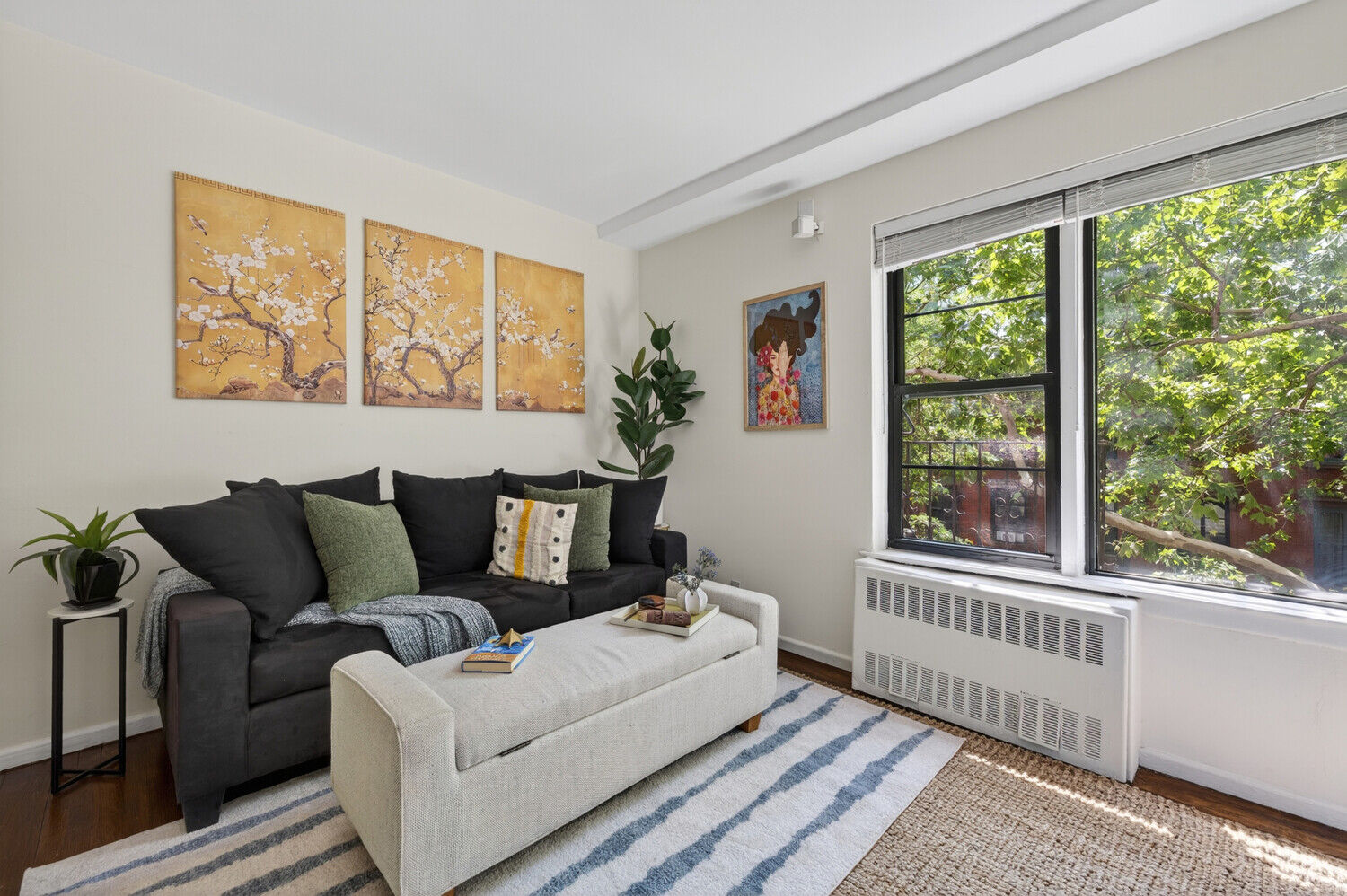 Property Photo:  49 Morton Street 4D  NY 10014 
