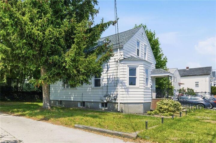Property Photo:  40 Sherwood Street  RI 02908 