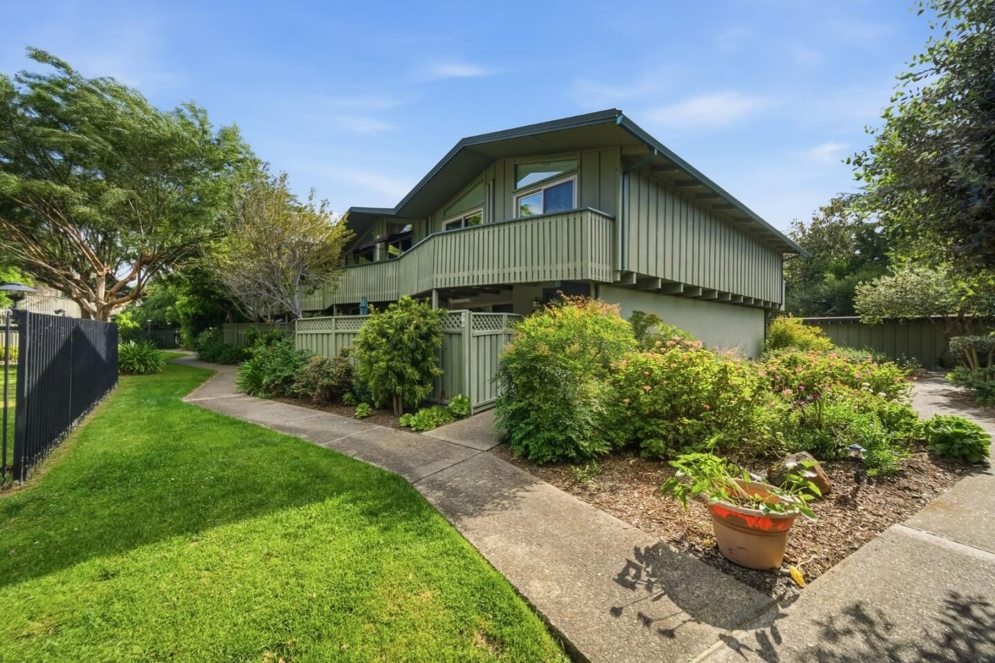 Property Photo:  278 Monroe Drive 30  CA 94040 