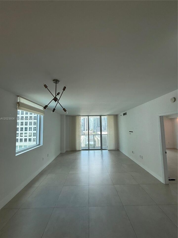 Property Photo:  55 SE 6th St 1710  FL 33131 
