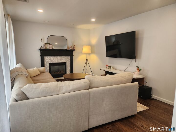 Property Photo:  600 Main Street 7  CT 06489 