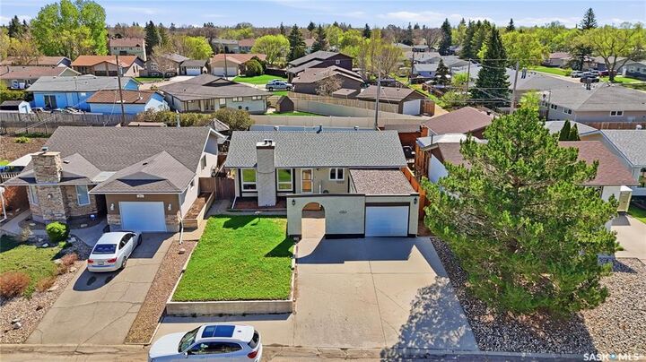 1009 Corman Crescent — photo 1
