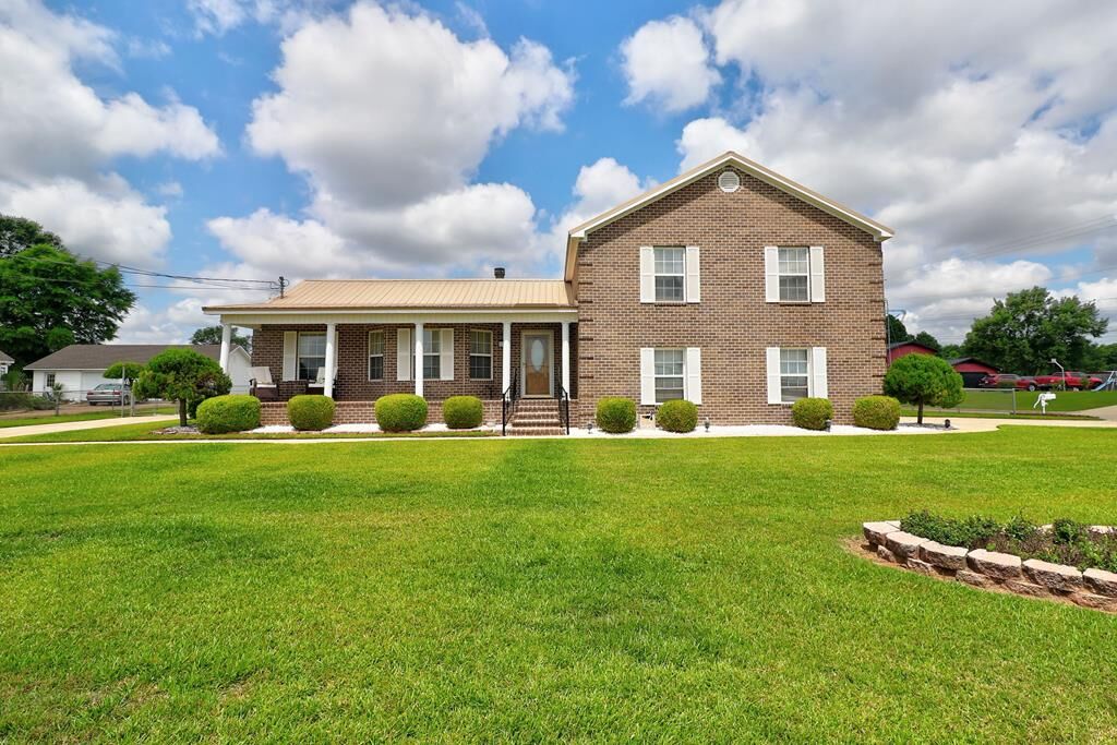 Property Photo:  2613 Redmond  AL 36303 