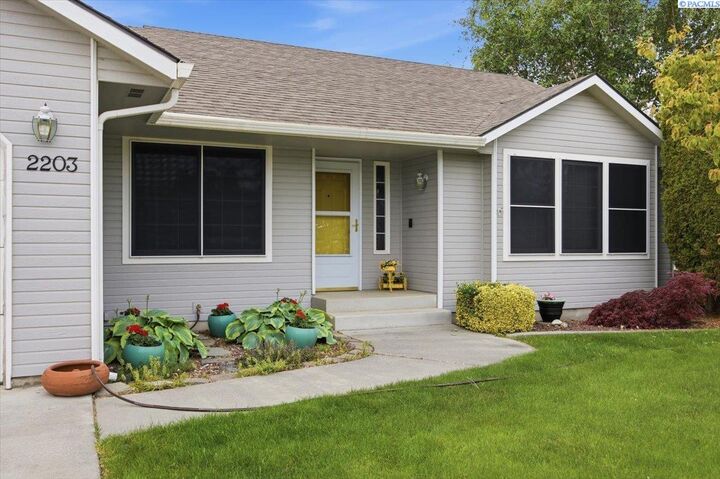Property Photo: 2203 W 31st Ave WA 99337