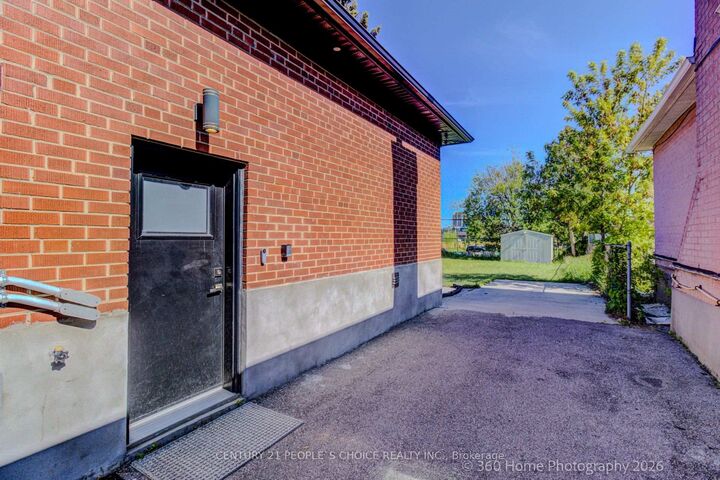 Photo de la propriété:  37 Bentworth Avenue Lower  ON M6A 1P1 